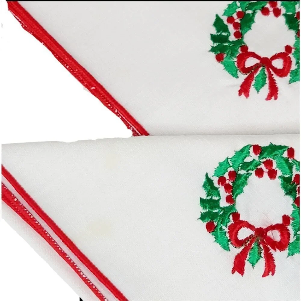 Set Of 4 Vtg Christmas Cloth White Table Napkins Embroidered Green Wreaths